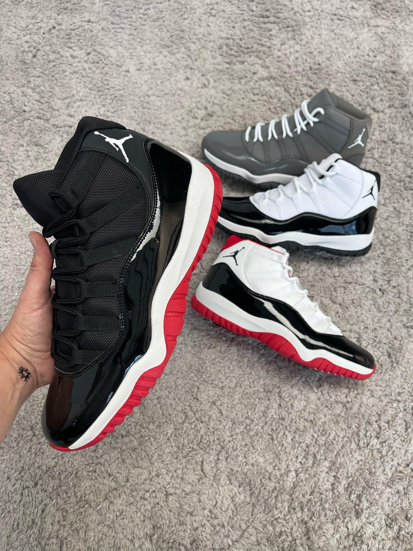Jordan 11 negras/rojas