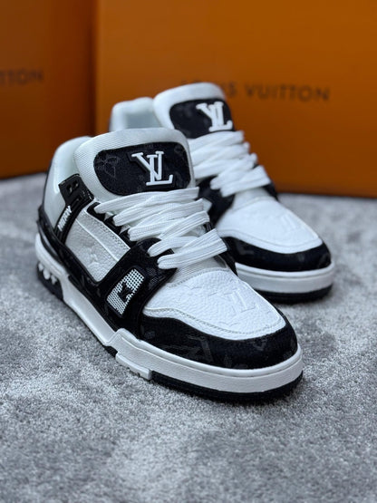 Louis Vuitton LV Trainer negra y blanca